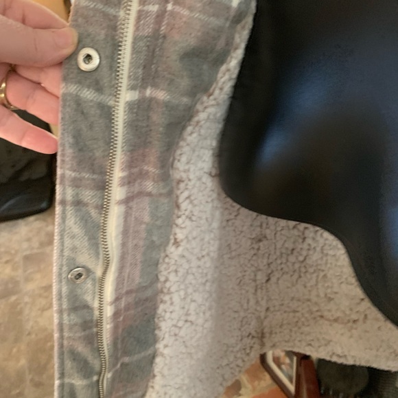 Sherpa lined  Large Vest  NWOT - Picture 5 of 11